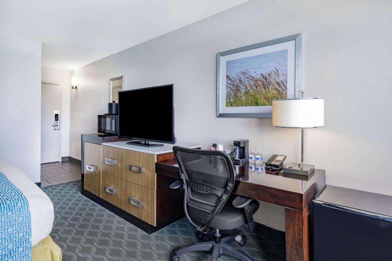 วินด์แฮม การ์เดน เคโนชา ฮาร์เบอร์ไซด์ Hotel ภายนอก รูปภาพ